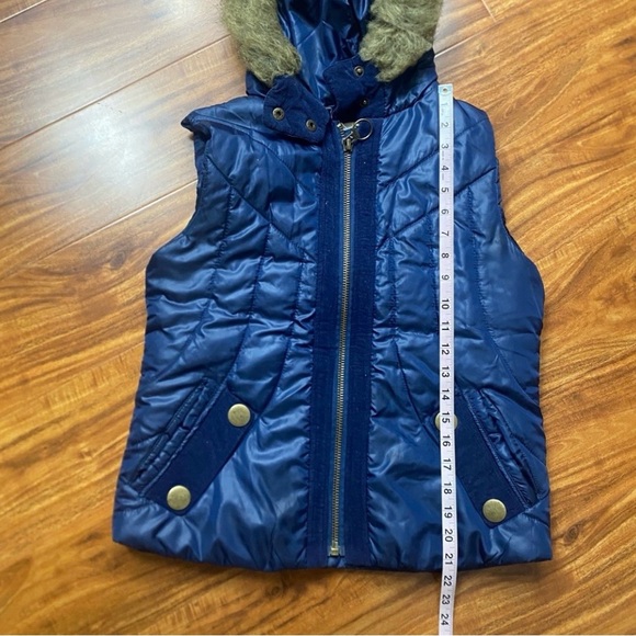 3/$25 Lola Women's Navy Quilted Zip Sleeveless Faux Fur Hooded Vest Size Medium - Picture 16 of 16